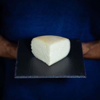 Young Pecorino Cheese - 300/600/1200g De' Magi - 1 Young Pecorino Cheese - 300/600/1200g De' Magi - 1