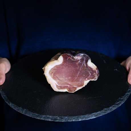 “Fiocchetto” (low-fat cuts of pig leg) by Podere Cadassa, halved, cleaned and vacuum-packed - 1 kg Podere Cadassa - 1