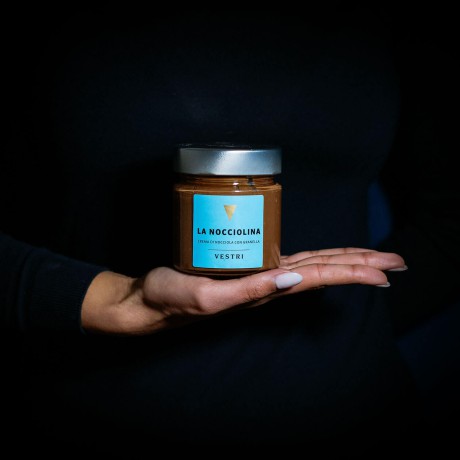 "La Nocciolina" - Aufstrich mit gehackten Haselnüssen - 200 g Vestri - 1