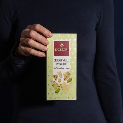 Tavoletta di Cioccolato Bianco con Pistacchi Siciliani Salati - 75gr Domori - 1