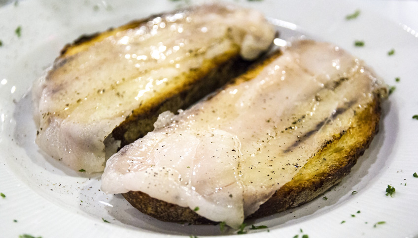 Crostini con lardo di colonnata