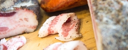 Pork jowl: tradition and innovation