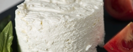 Cremiger und frischer Quartirolo Lombardo Käse